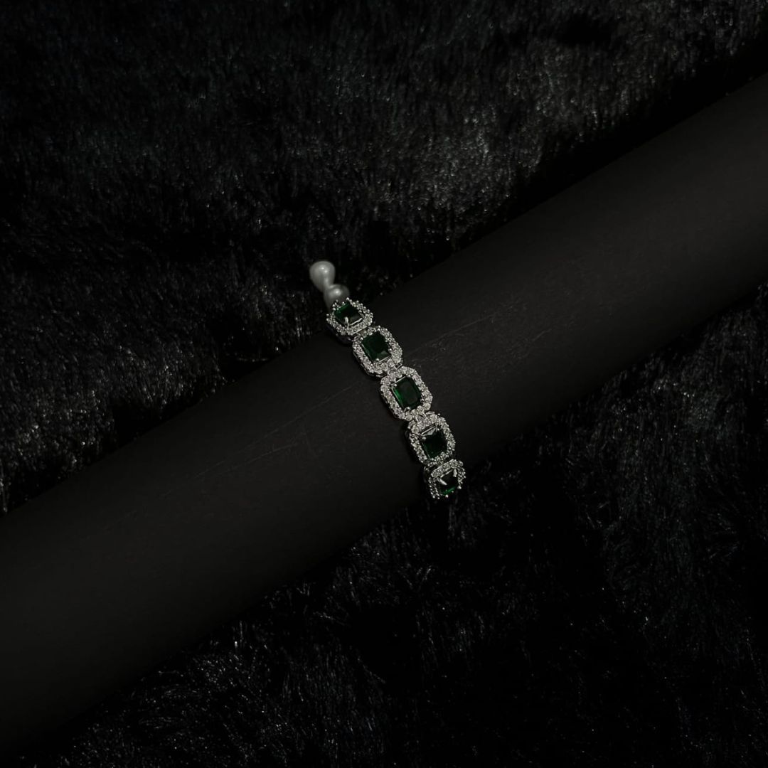 Regal Green Radiance Bracelet Regal Green Radiance Bracelet - Image 1