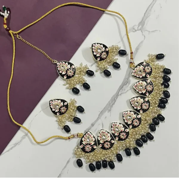Royal Noir Enamel Kundan Set