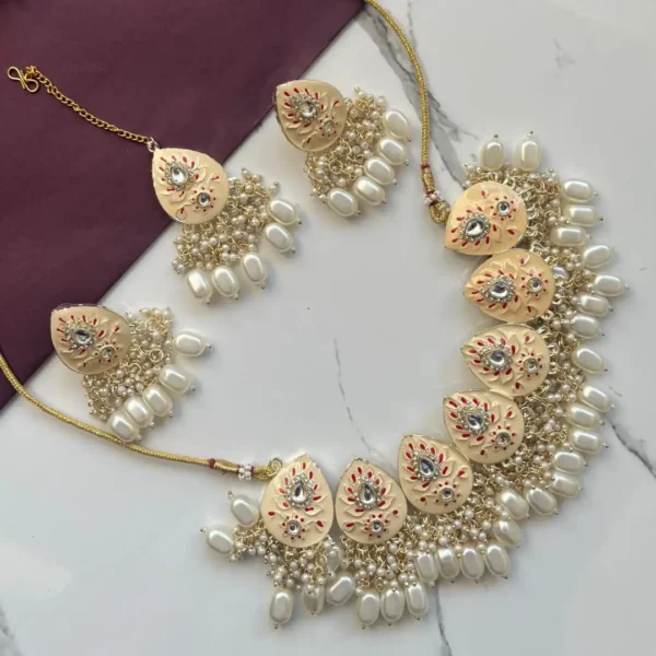 Royal Radiance – Kundan & Pearl Bridal Jewelry Set