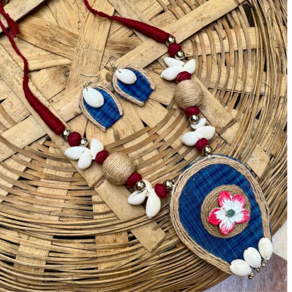 Rustic Bloom Necklace Set – Handcrafted Tribal Pendant with Shell & Jute Accents
