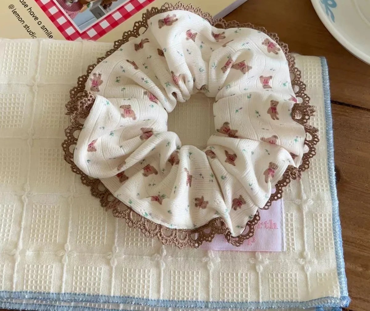 women-s-simple-style-classic-style-color-block-cloth-hair-tie-lace white Vintage Lace Scrunchie - Image 1